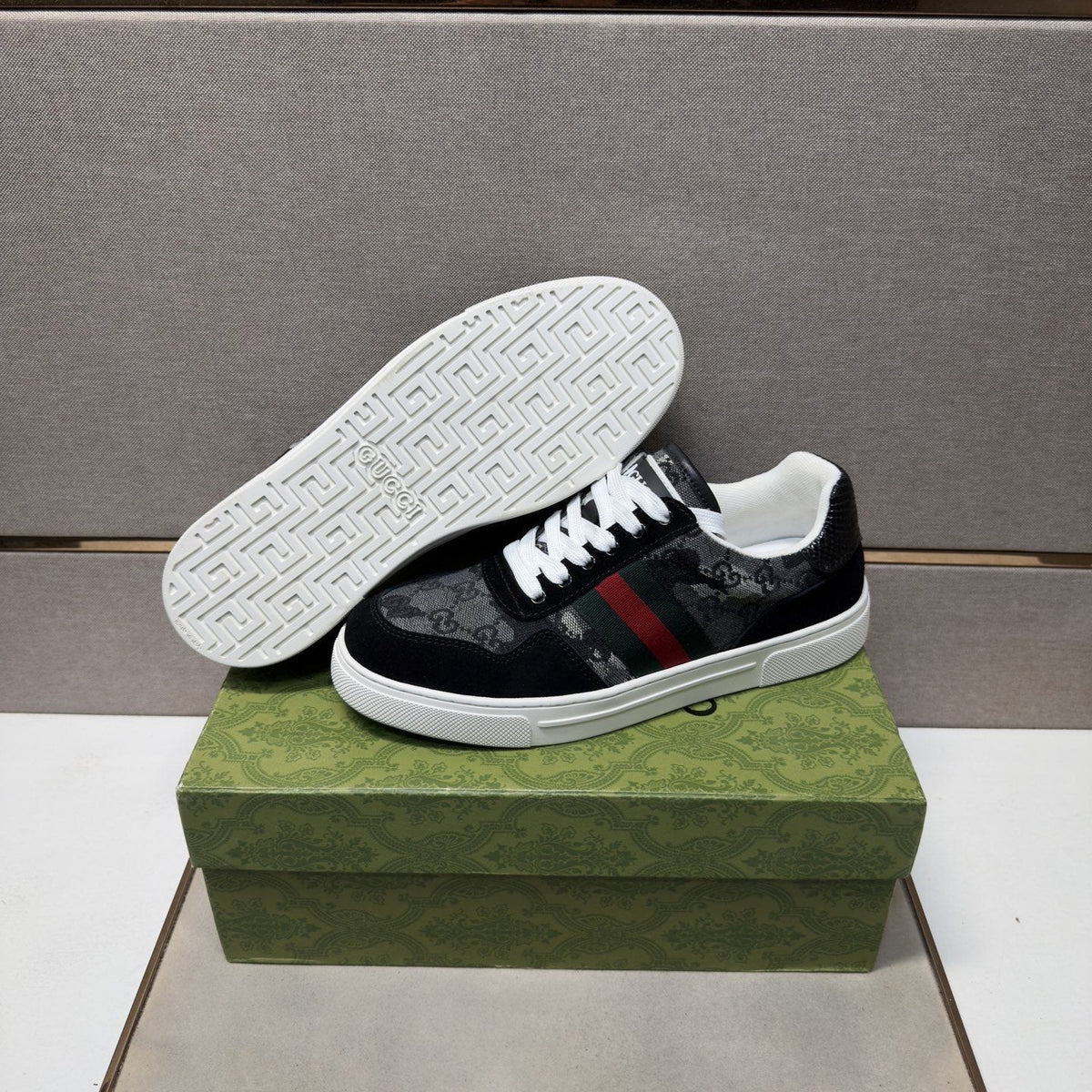 Gucci Men's Green-Red Stripe Sneakers